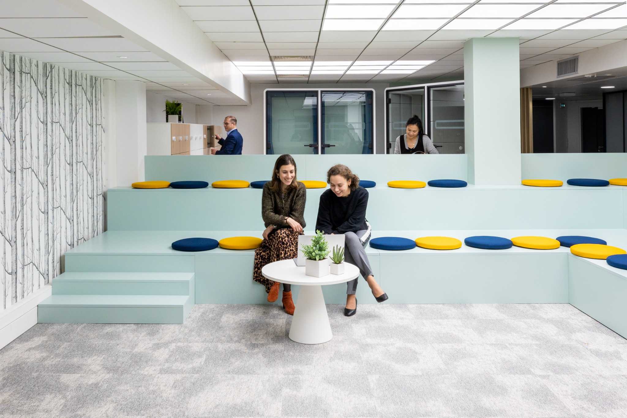 Espaces de travail d'un groupe pharmaceutique par Ronn Square