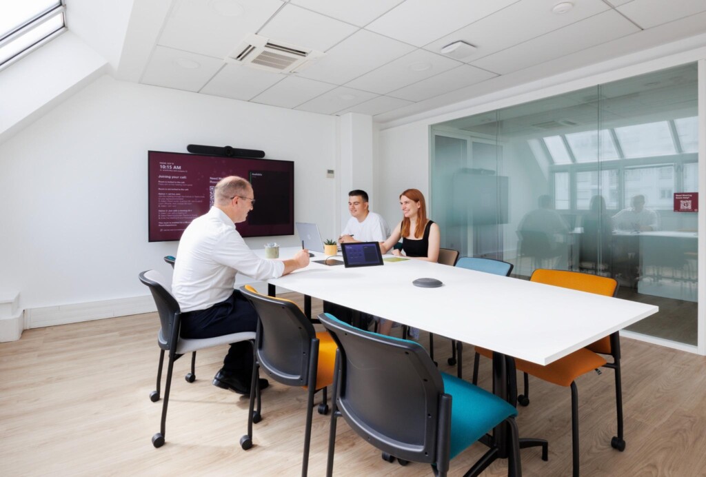 Espace de travail d'un groupe pharmaceutique signé Ronn Square