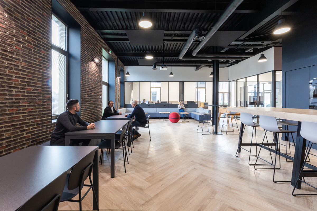 Espace de travail aménagé par Ronn Square
