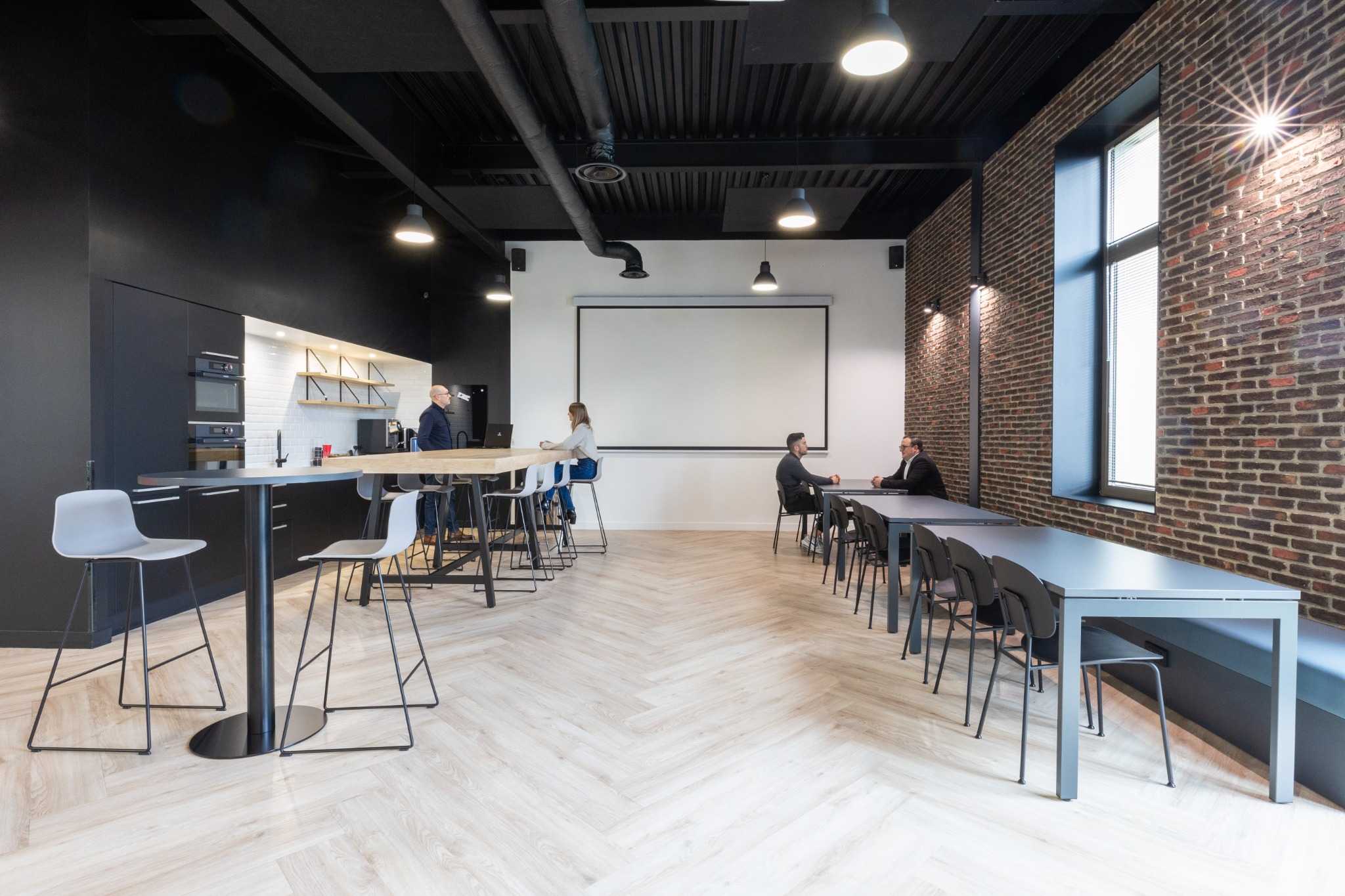 Bureaux ARNEG aménagés par Ronn Square