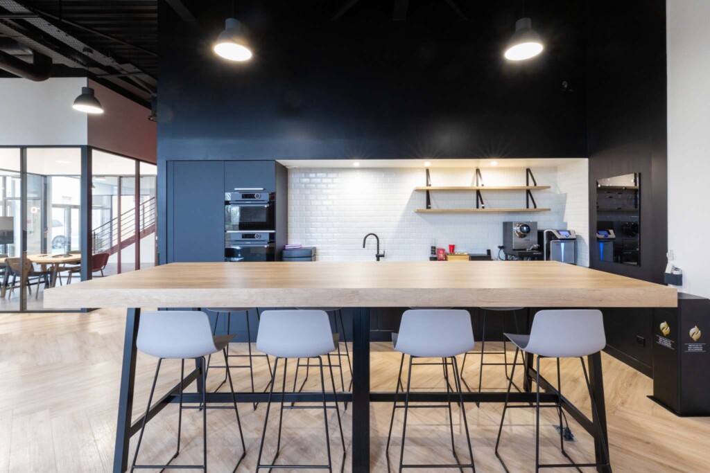 Aménagement intérieur des bureaux ARNEG par Ronn Square