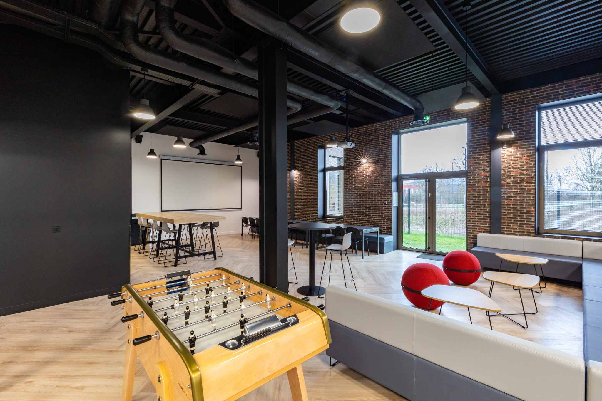 Réalisation des bureaux ARNEG par Ronn Square