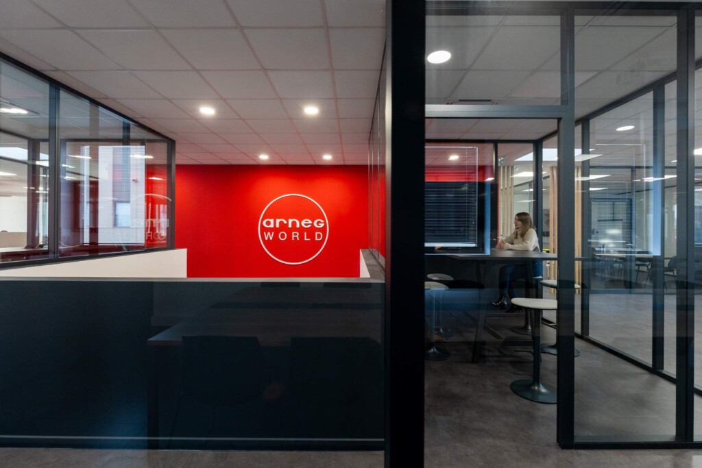 Aménagement des espaces de travail ARNEG par Ronn Square